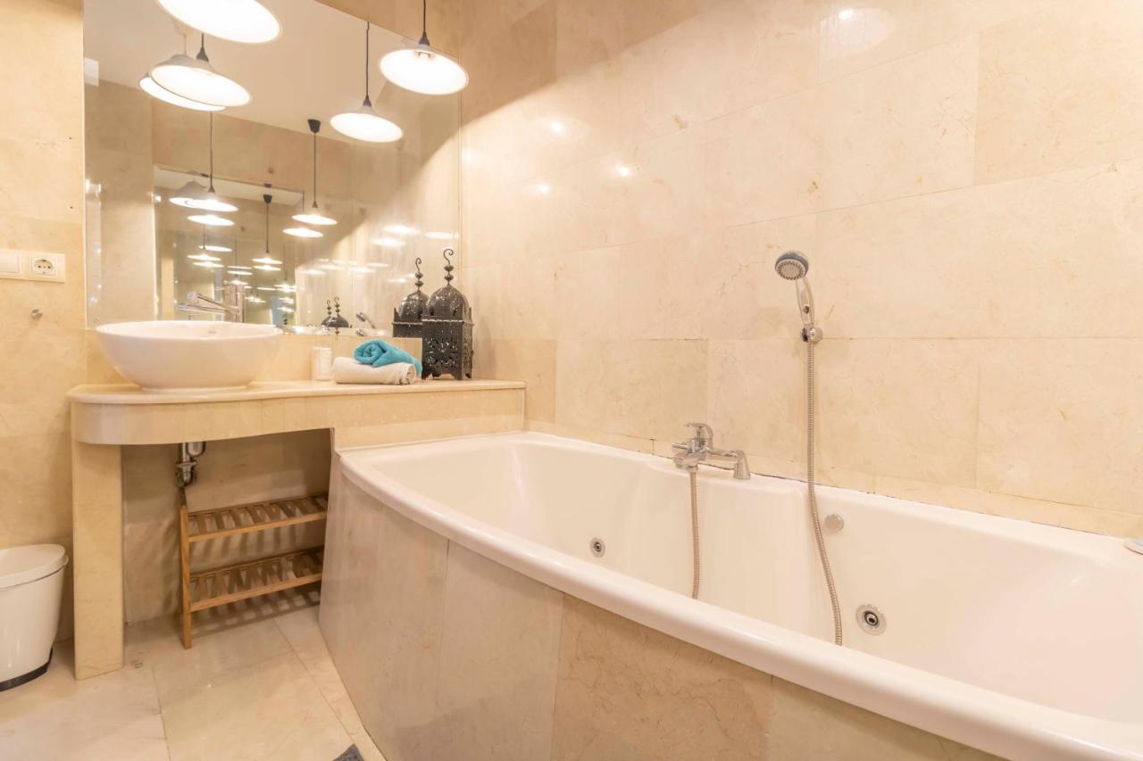 House -Rooftop&Jacuzzi -Stayinseville Sevilha Exterior foto